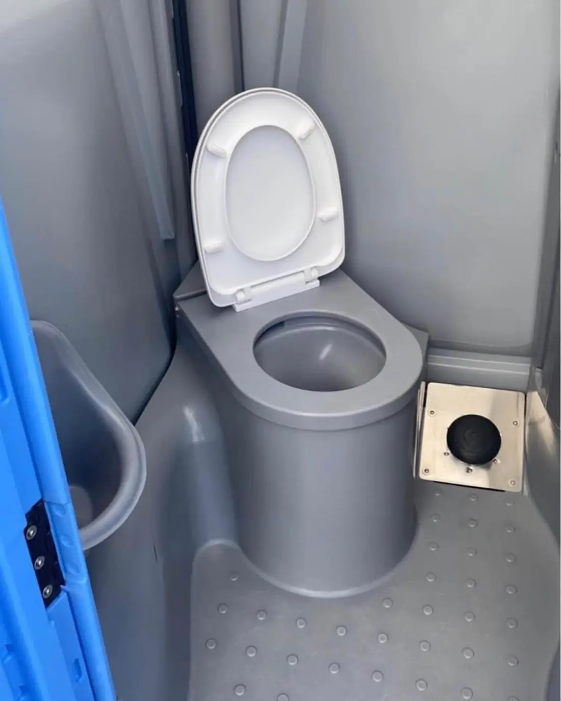 Flushing toilet bowl with seat inside a deluxe portable toilet